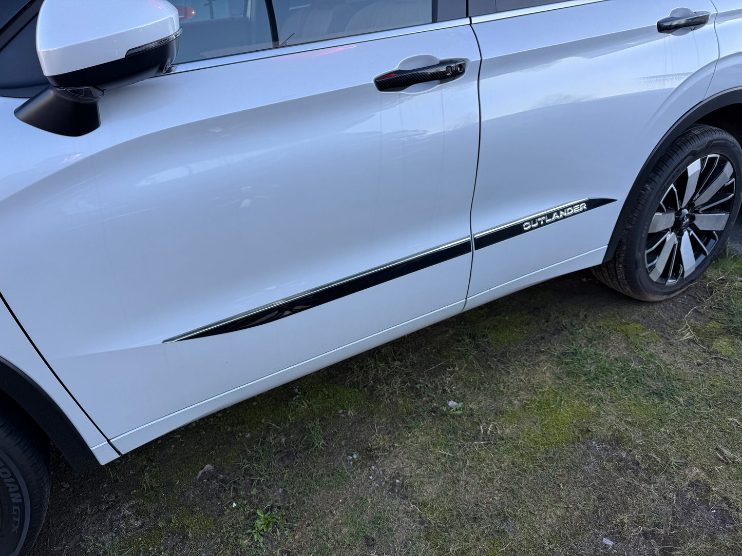 Black Diamond Body Side Moldings for Mitsubishi Outlander (2022-2026) & PHEV (2023-2026)