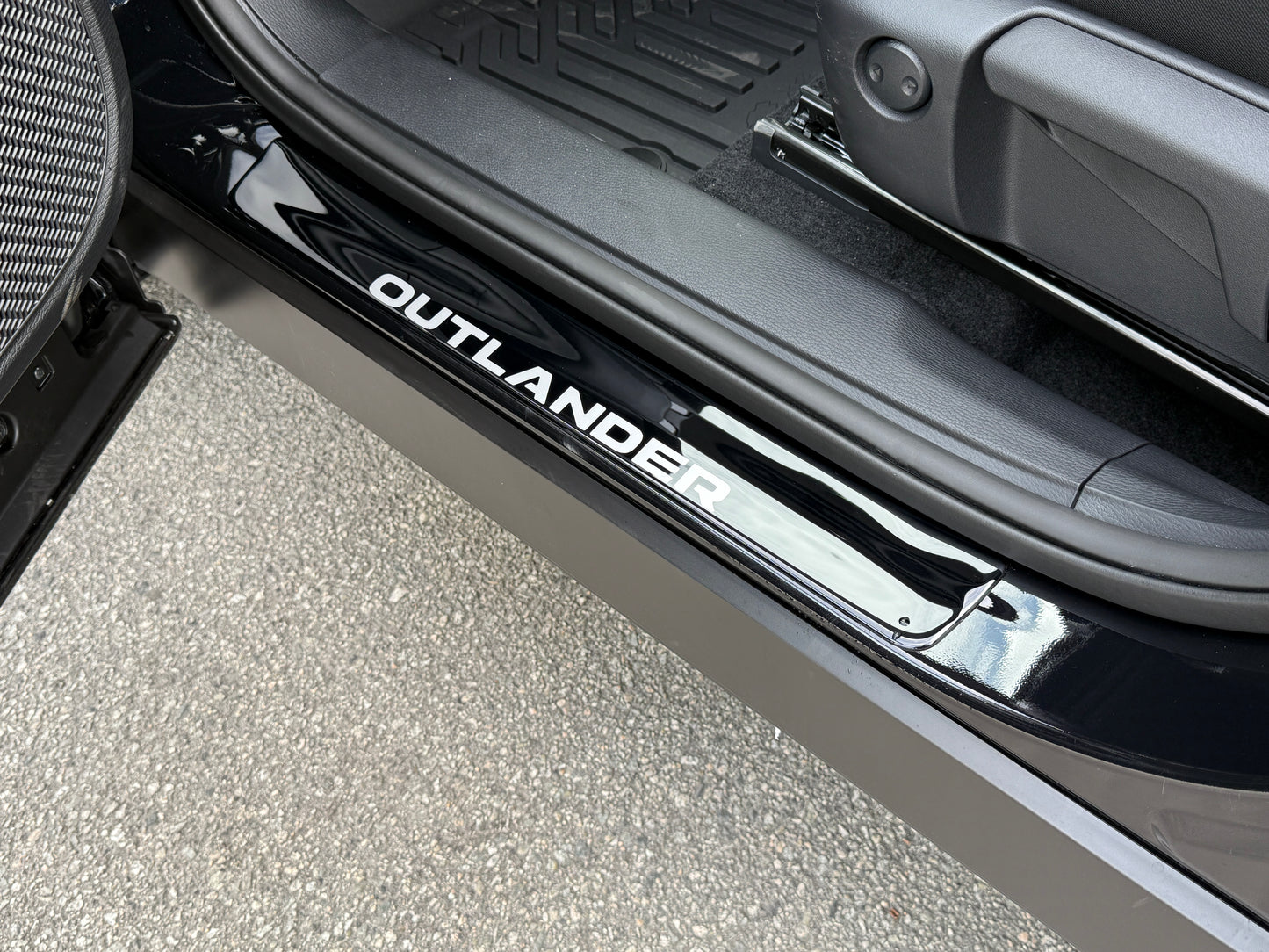 Black Door Sill Scuff Plates for Mitsubishi Outlander (2022-2026) & PHEV (2023-2026)